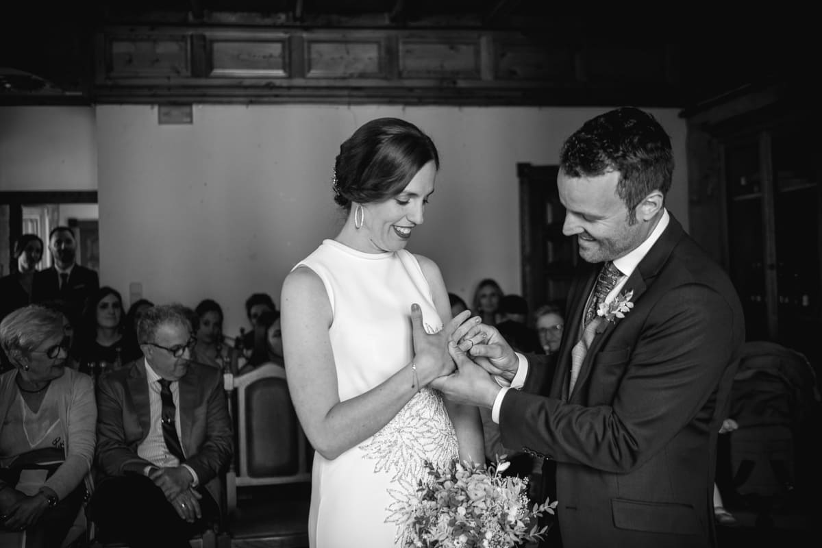Boda en el Juzgado de Paz de Ares (A Coruña) y en la Casa de la Tía Julita