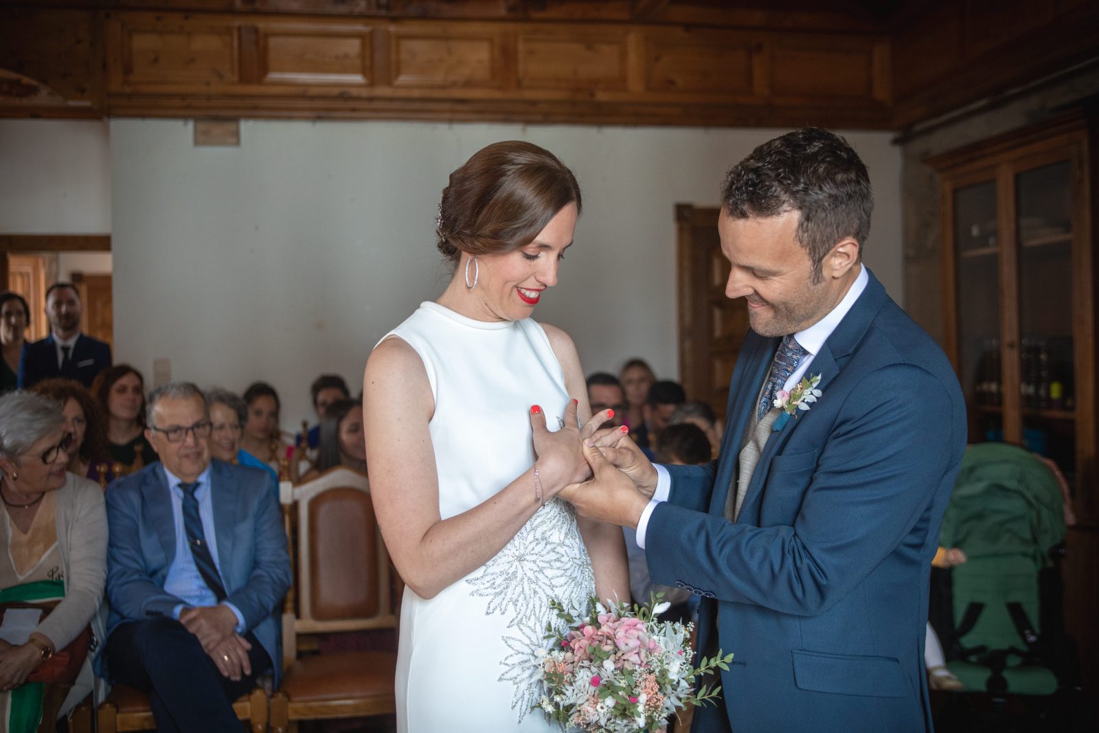 Boda en el Juzgado de Paz de Ares (A Coruña) y en la Casa de la Tía Julita