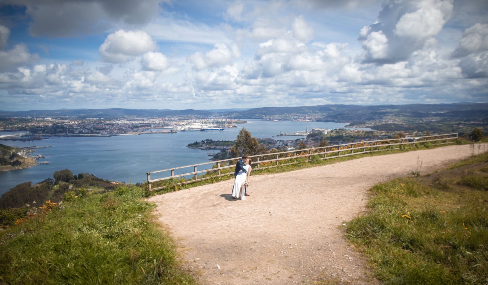 Boda en el Juzgado de Paz de Ares (A Coruña) y en la Casa de la Tía Julita