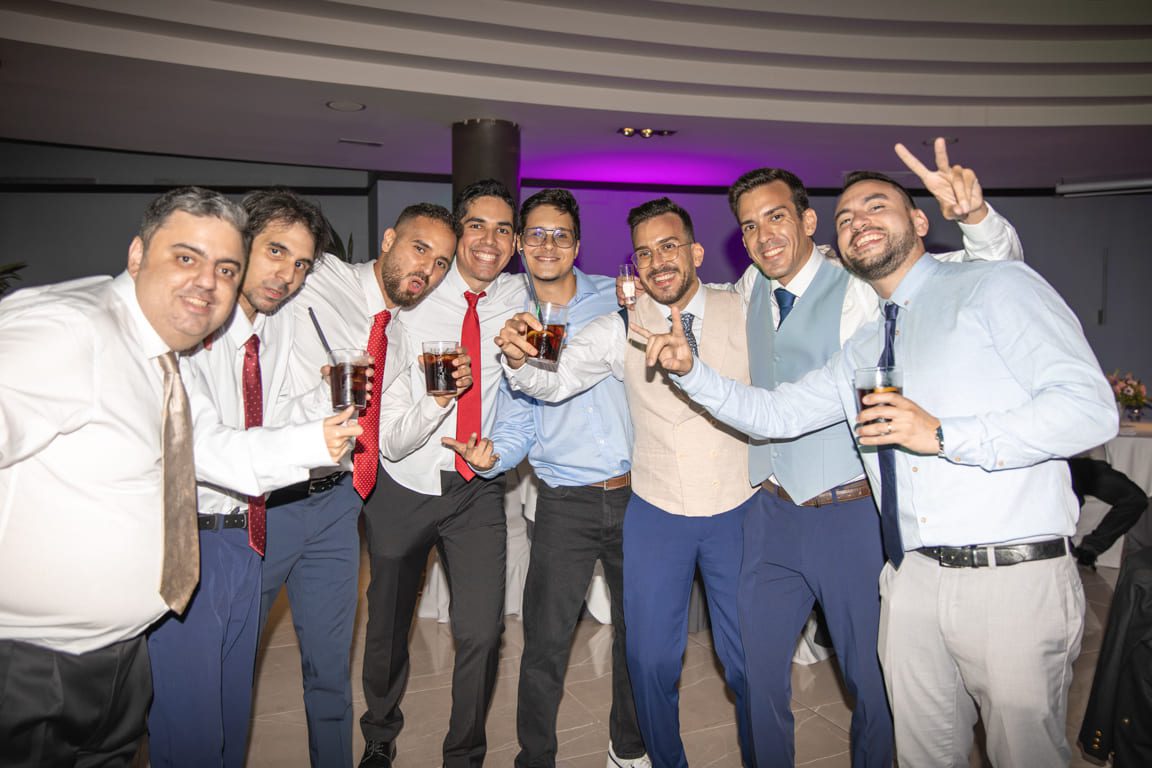 Boda de I&H en el hotel Attica 21 en Coruña: una celebración llena de alegría y felicidad.
