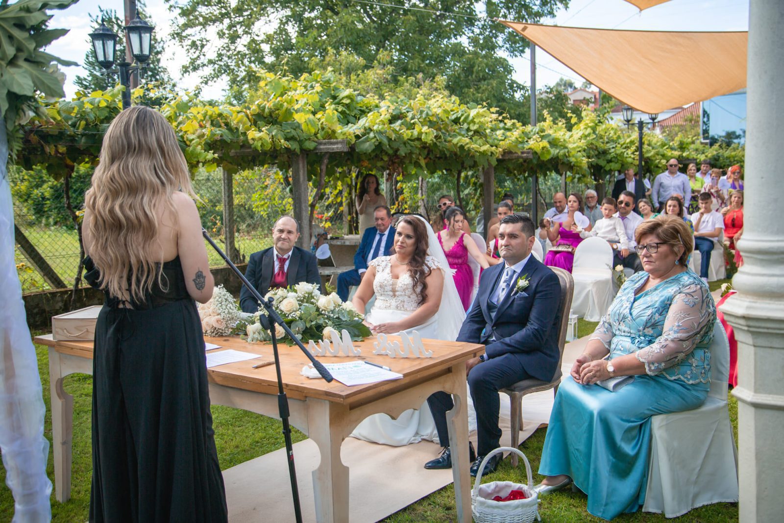 La boda en el Hotel Sena de Caldas de Reis en Pontevedra, de L&C, fue una celebración llena de encanto y alegría.