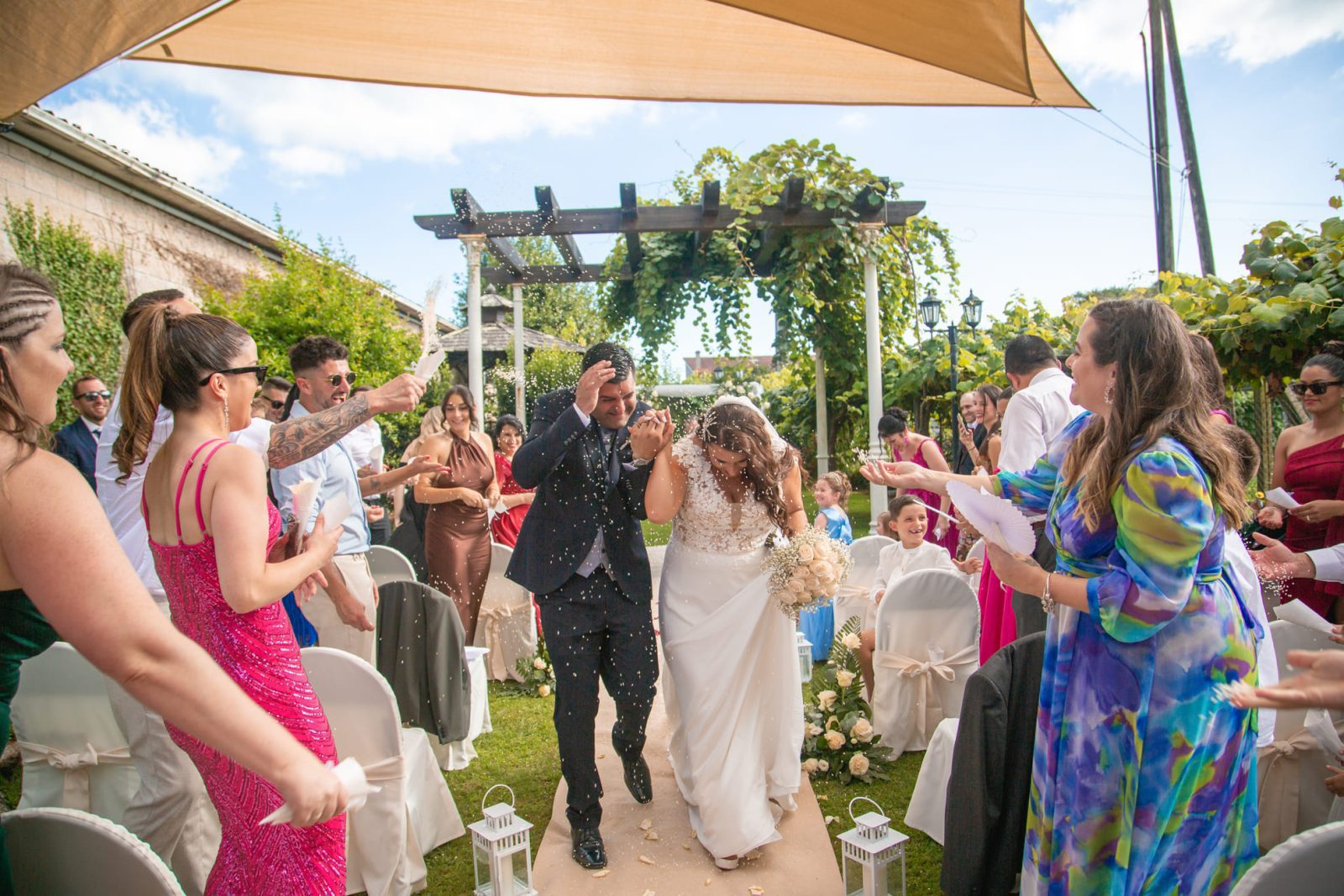 La boda en el Hotel Sena de Caldas de Reis en Pontevedra, de L&C, fue una celebración llena de encanto y alegría.