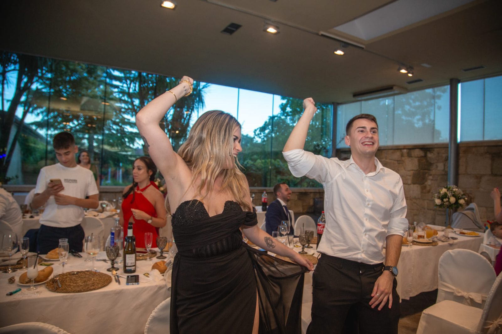 La boda en el Hotel Sena de Caldas de Reis en Pontevedra, de L&C, fue una celebración llena de encanto y alegría.