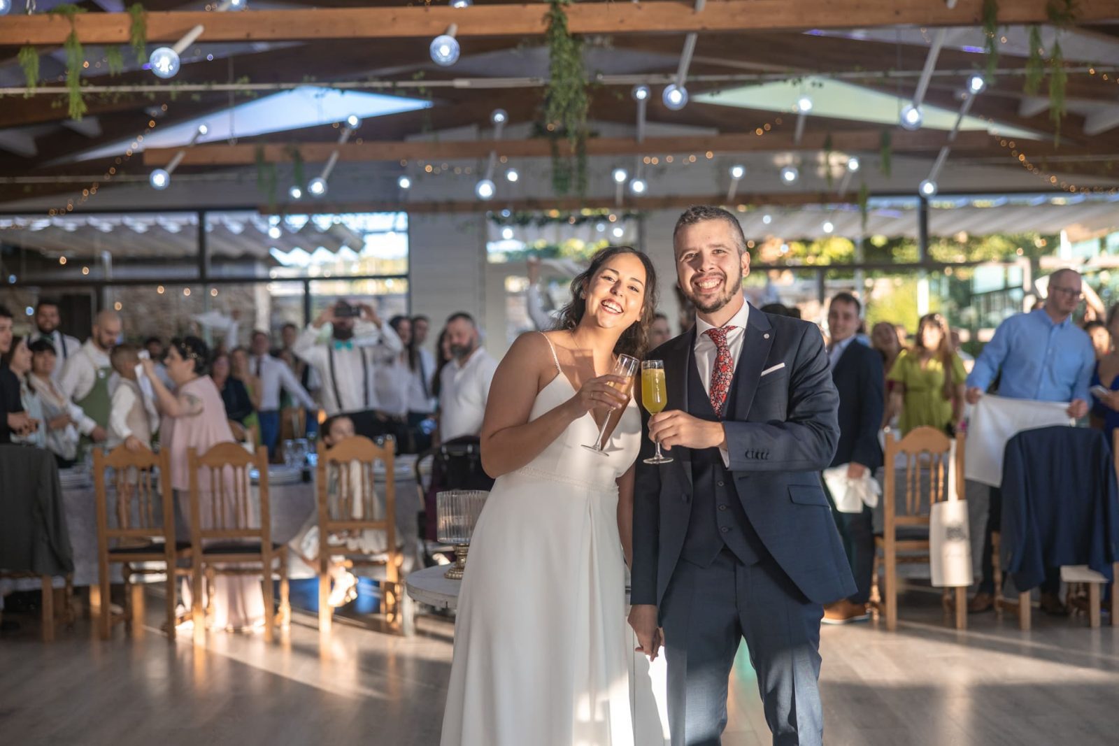 La boda en el restaurante A Taberna en Montemaior (A Laracha), de A&R, fue un evento lleno de belleza y emoción.