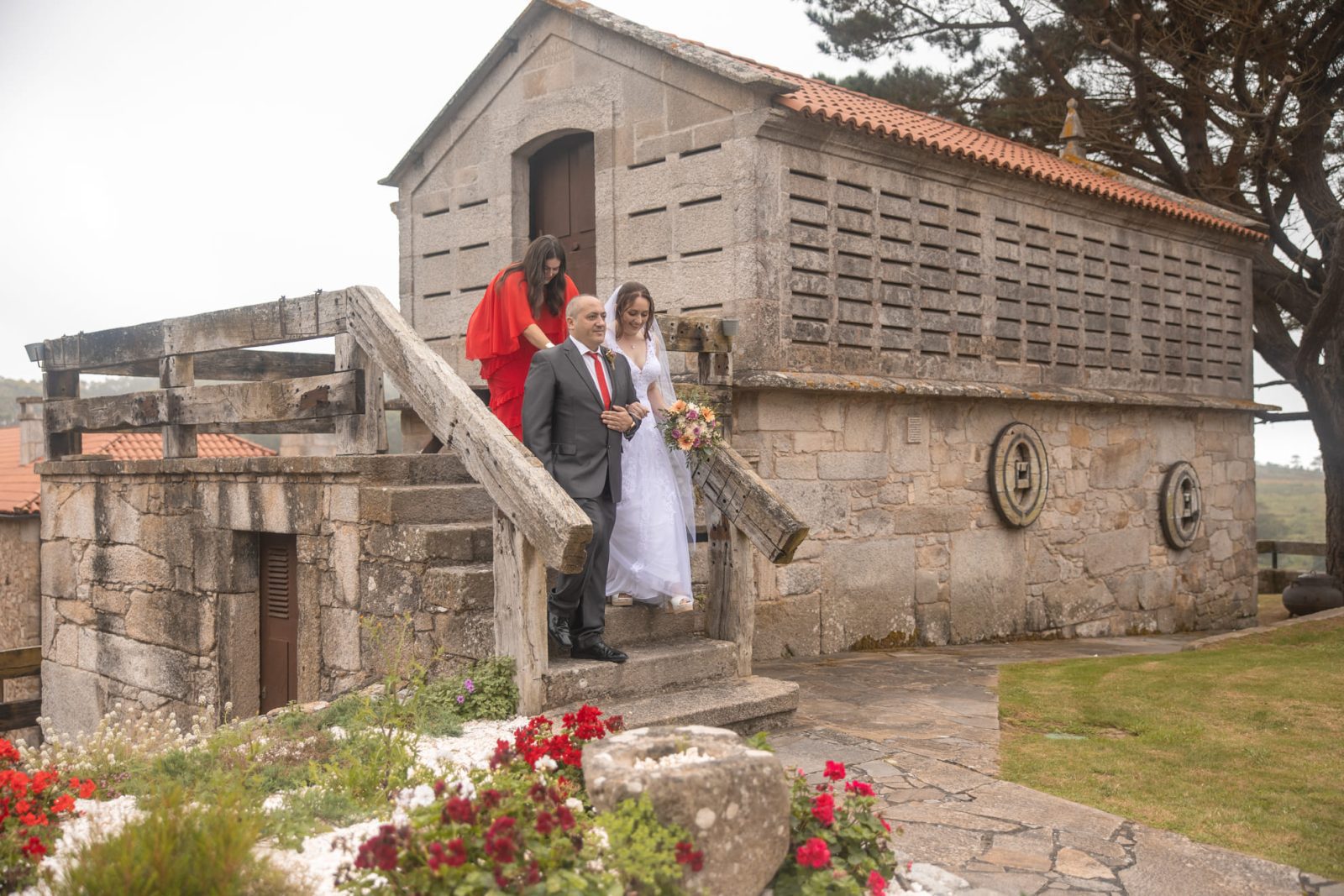 La boda en el restaurante Costa Caión, de D&E, ubicado en A Coruña, fue una celebración extraordinaria llena de momentos inolvidables.