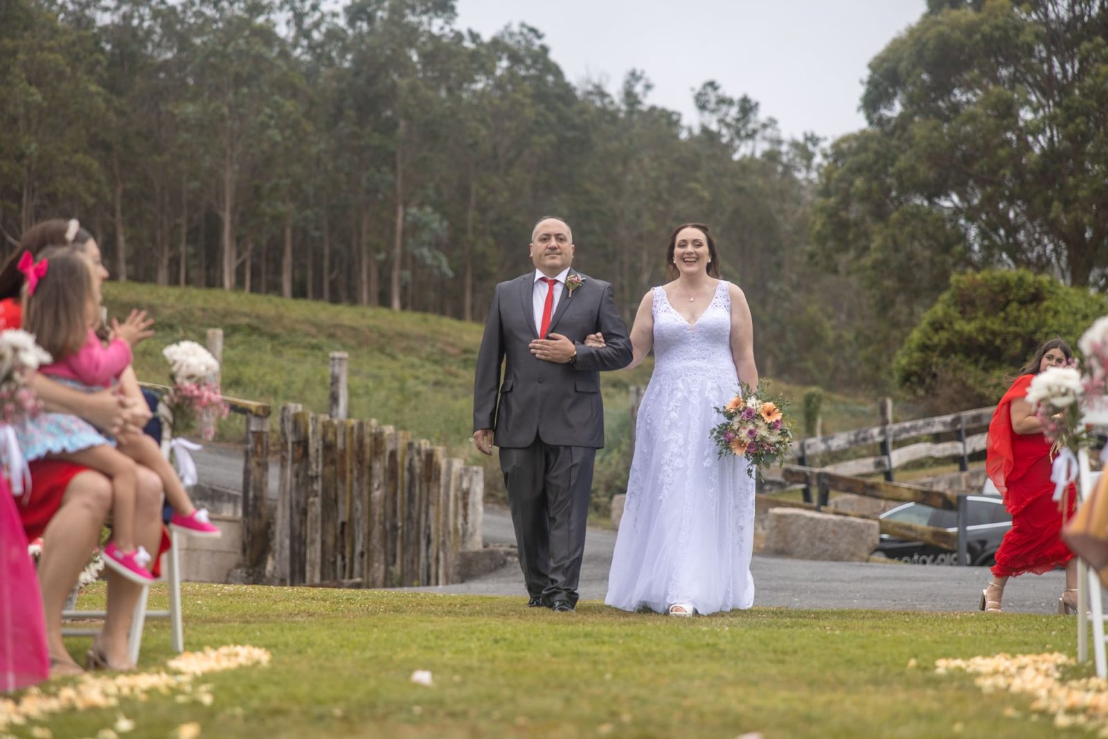 La boda en el restaurante Costa Caión, de D&E, ubicado en A Coruña, fue una celebración extraordinaria llena de momentos inolvidables.