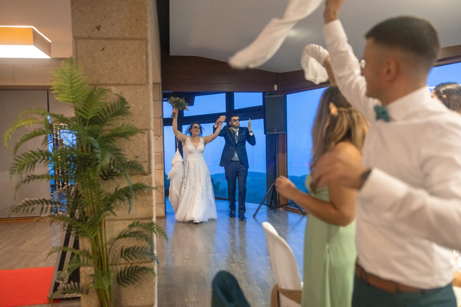 La boda en el restaurante Costa Caión, de D&E, ubicado en A Coruña, fue una celebración extraordinaria llena de momentos inolvidables.