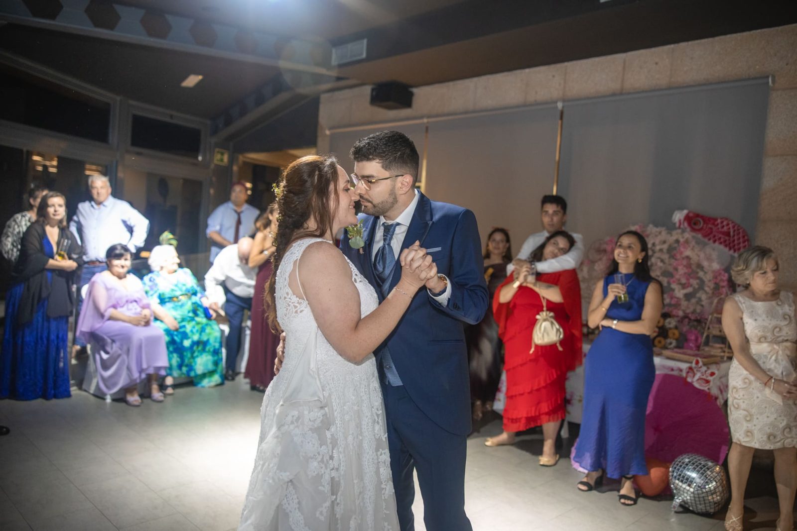La boda en el restaurante Costa Caión, de D&E, ubicado en A Coruña, fue una celebración extraordinaria llena de momentos inolvidables.