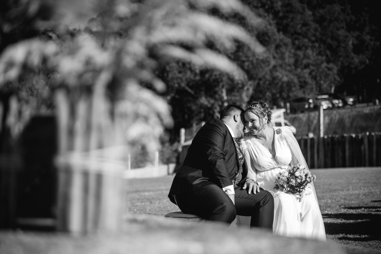 La boda en el restaurante Costa Caión, de M&D, en A Coruña, fue una celebración vibrante y llena de alegría, donde la familia y amigos se reunieron para compartir un día verdaderamente especial.
