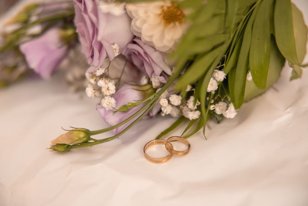 La boda en Finca da Rocha, en Santiago de Compostela, de S&K , fue un evento de ensueño que desafió todas las expectativas del clima otoñal.