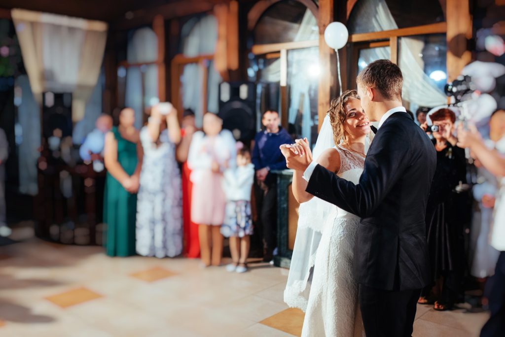 Hoy os voy a resolver una de las dudas más comunes: ¿con cuánta antelación hay que contratar a los proveedores de la boda?