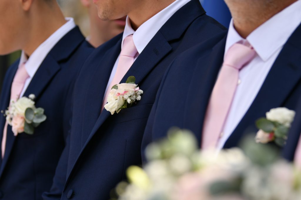 Organizar una boda es un proceso emocionante, pero también puede ser abrumador si no se tienen claras las normas básicas de protocolo.