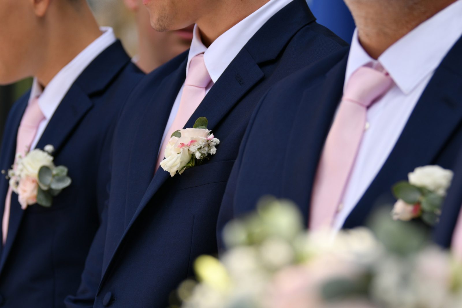 Organizar una boda es un proceso emocionante, pero también puede ser abrumador si no se tienen claras las normas básicas de protocolo.