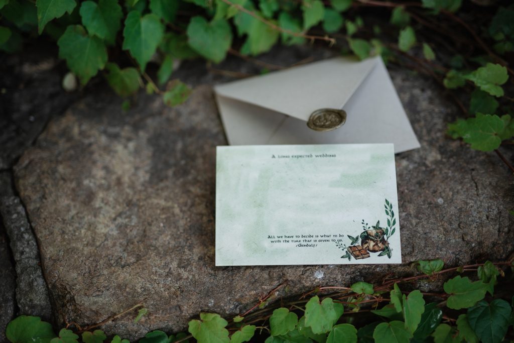 Así que, si queréis que vuestra boda empiece con buen pie, hoy os traemos las mejores invitaciones de boda ecológicas para que vuestro gran día sea tan bonito por fuera como por dentro.