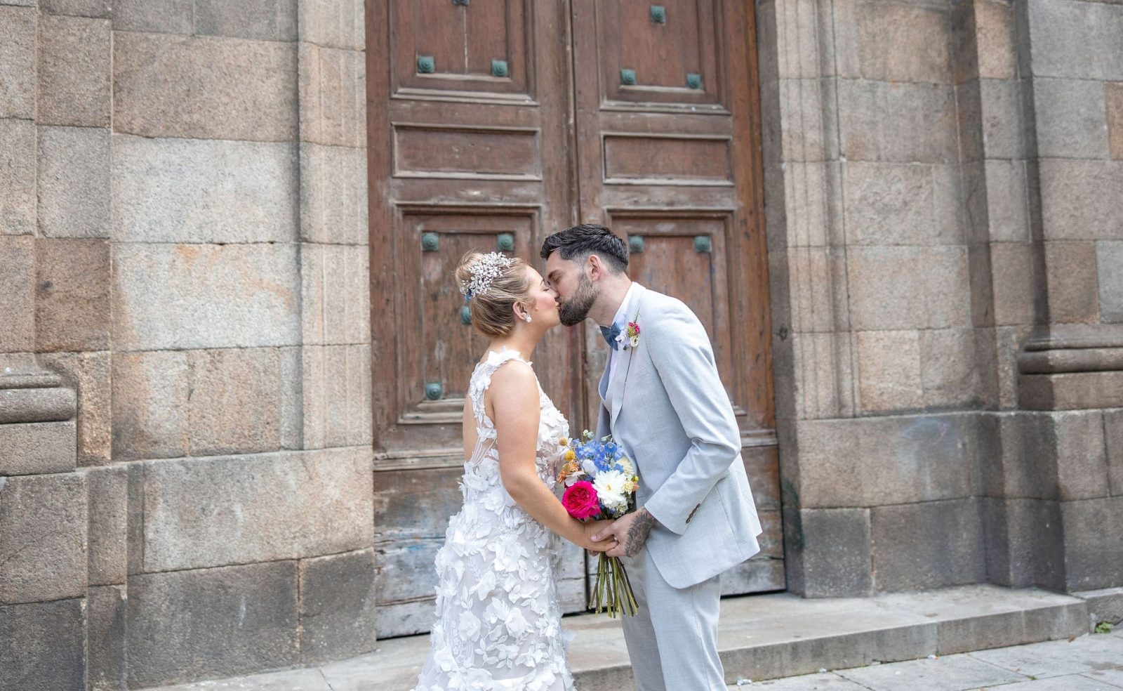 La boda de I&J en el Hotel Noa Boutique, en Oleiros, fue una auténtica wedding destination llena de significado y emoción.