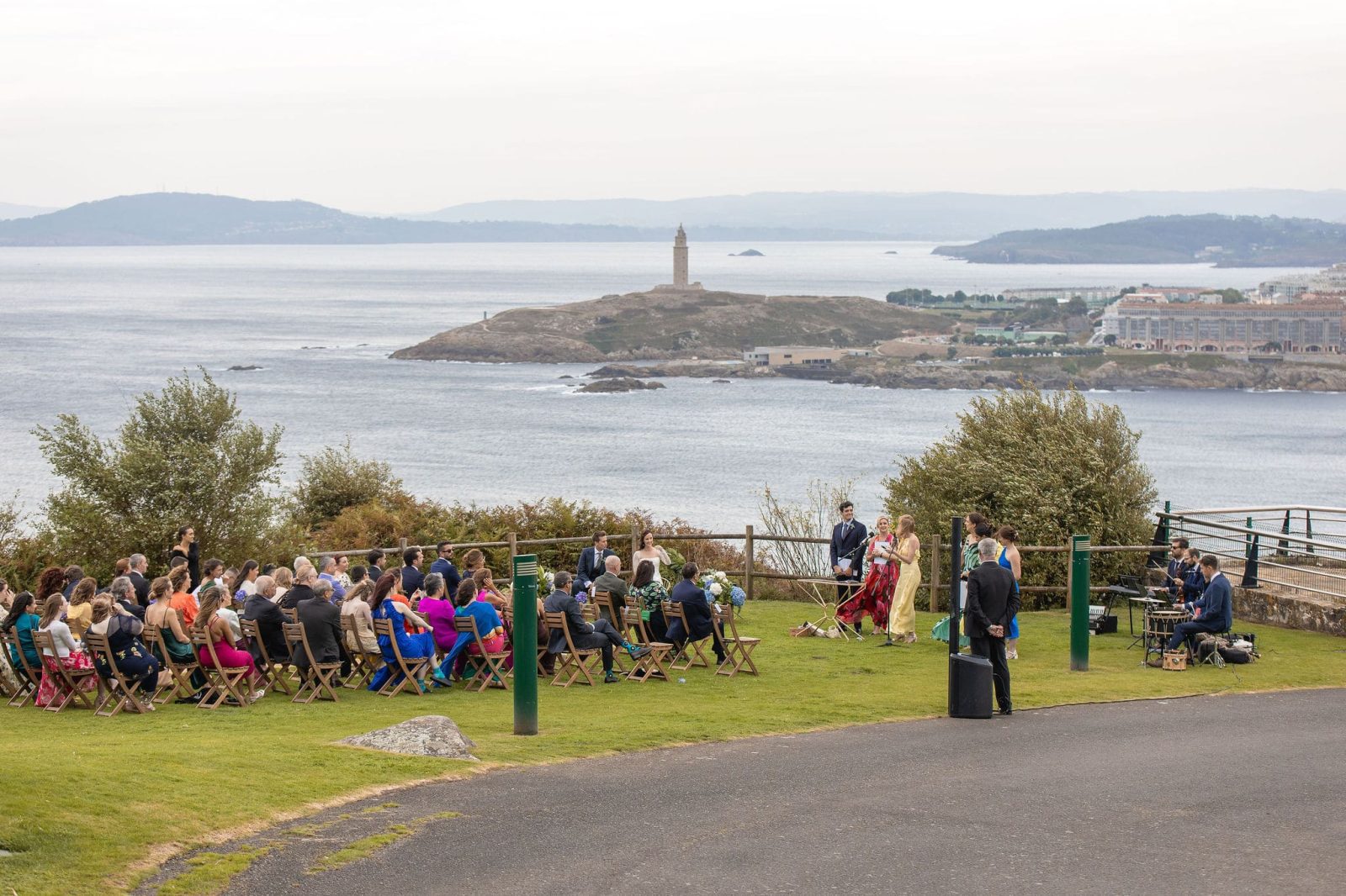 La boda de C&M en el Restaurante Árbore da Veira, en A Coruña, fue una wedding destination inolvidable, marcada por la elegancia, la exclusividad y unas vistas espectaculares al mar.