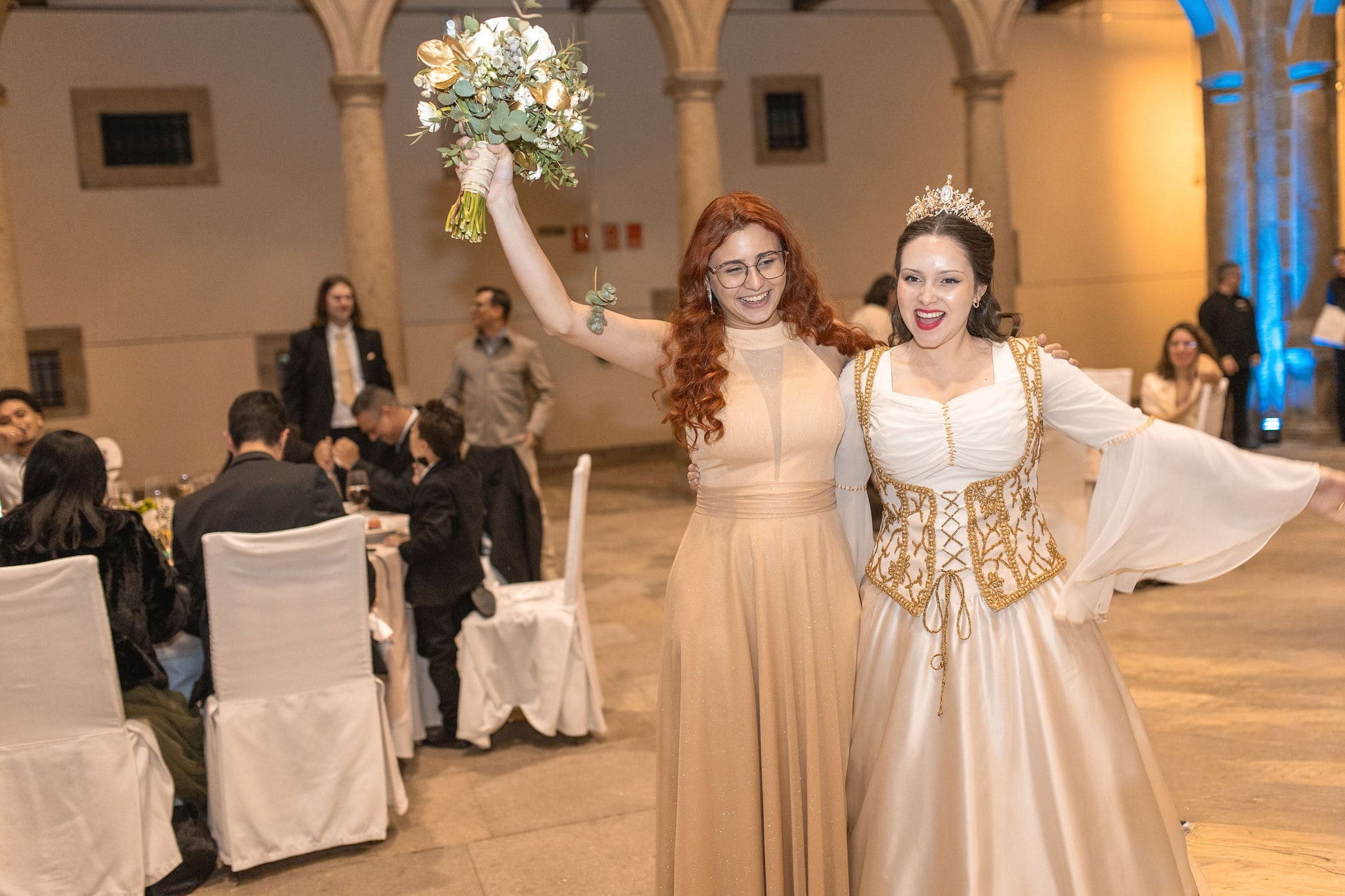 Fotos de boda en el interior del Hotel Monumento San Francisco en Santiago de Compostela por Galicia Visual