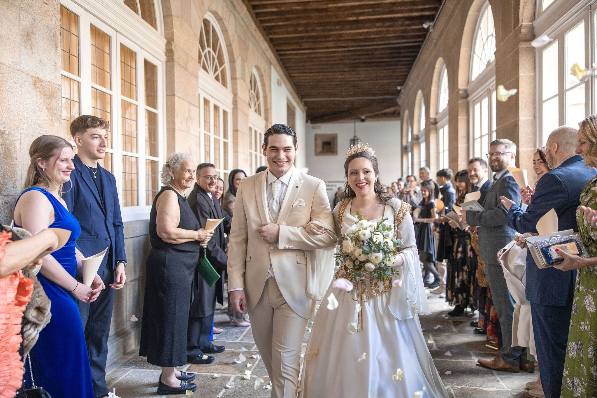 Fotos de boda en el interior del Hotel Monumento San Francisco en Santiago de Compostela por Galicia Visual
