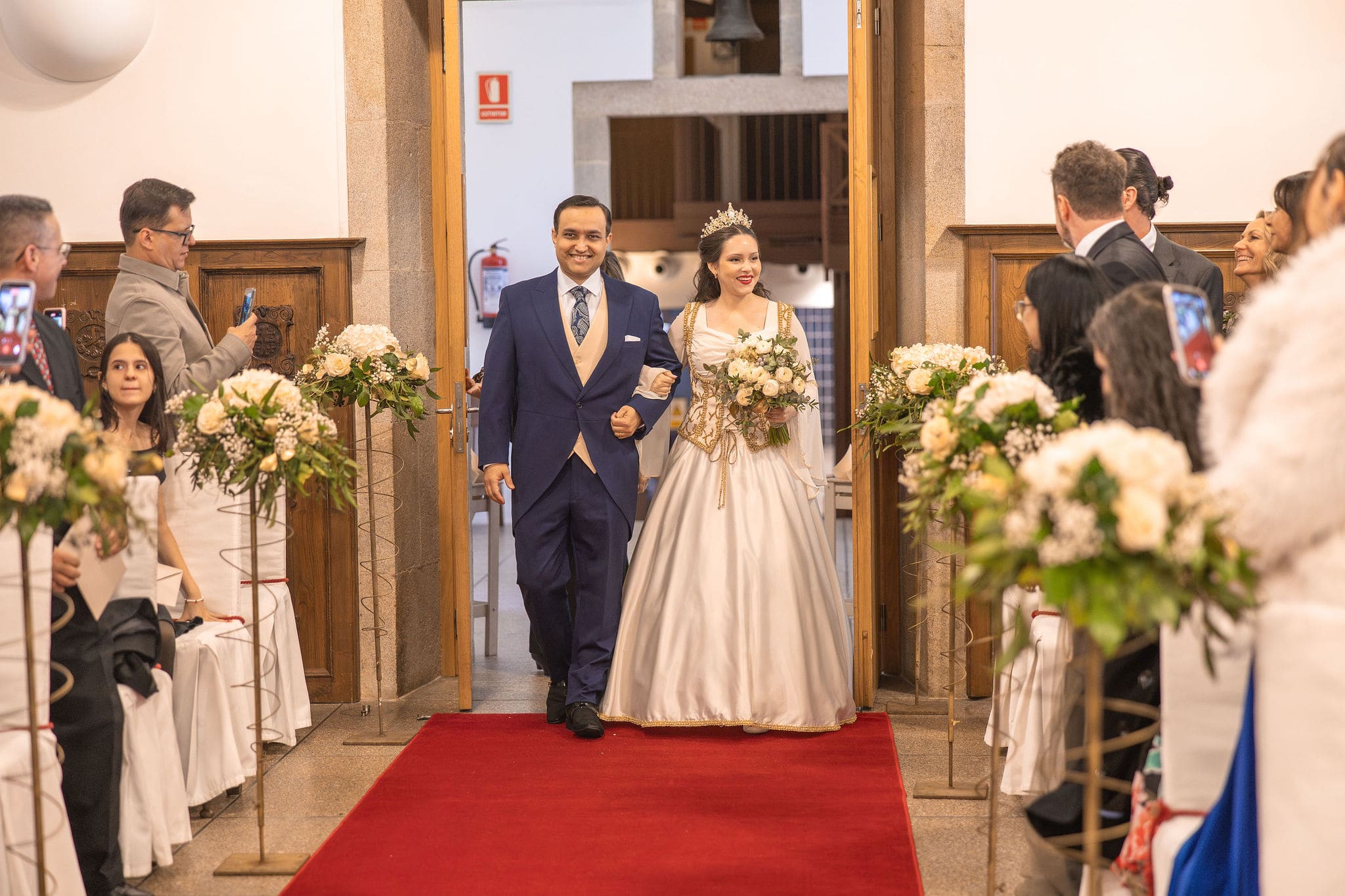Fotos de boda en el interior del Hotel Monumento San Francisco en Santiago de Compostela por Galicia Visual