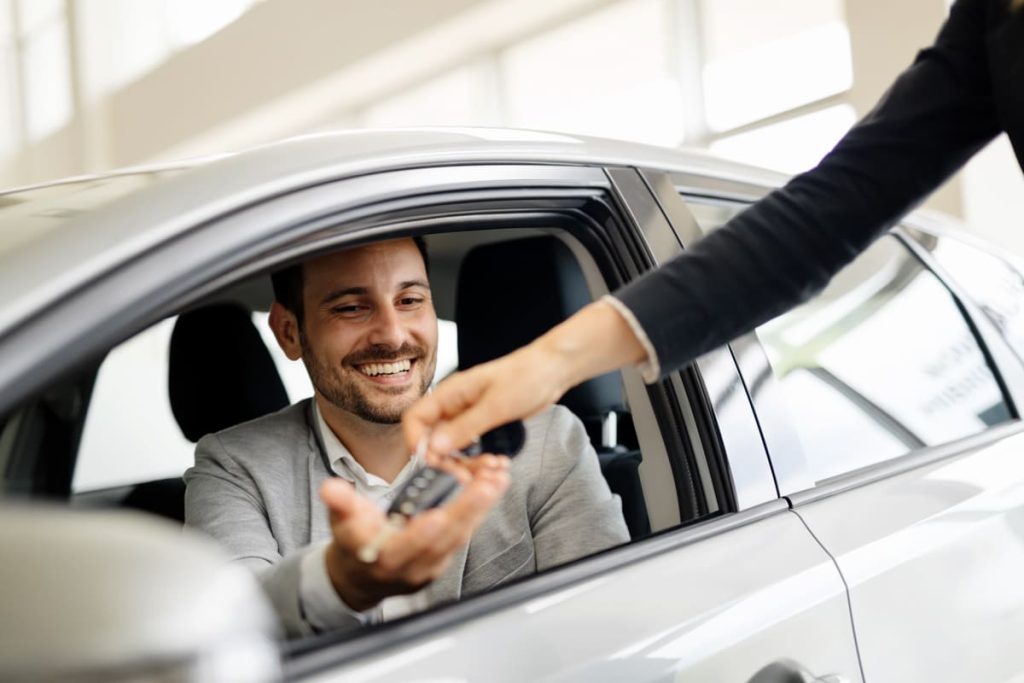 Mi experiencia usando un coche de renting con Revel siendo autónomo