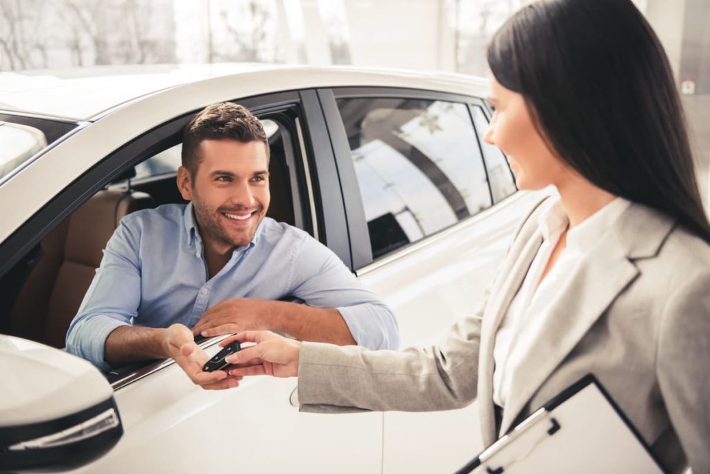 Mi experiencia usando un coche de renting con Revel siendo autónomo