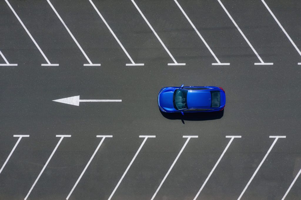 En este artículo te voy a contar dónde aparco yo siempre, qué zonas evito a toda costa y cómo puedes moverte para dejar el coche gratis y llegar caminando al centro sin volverte loco.