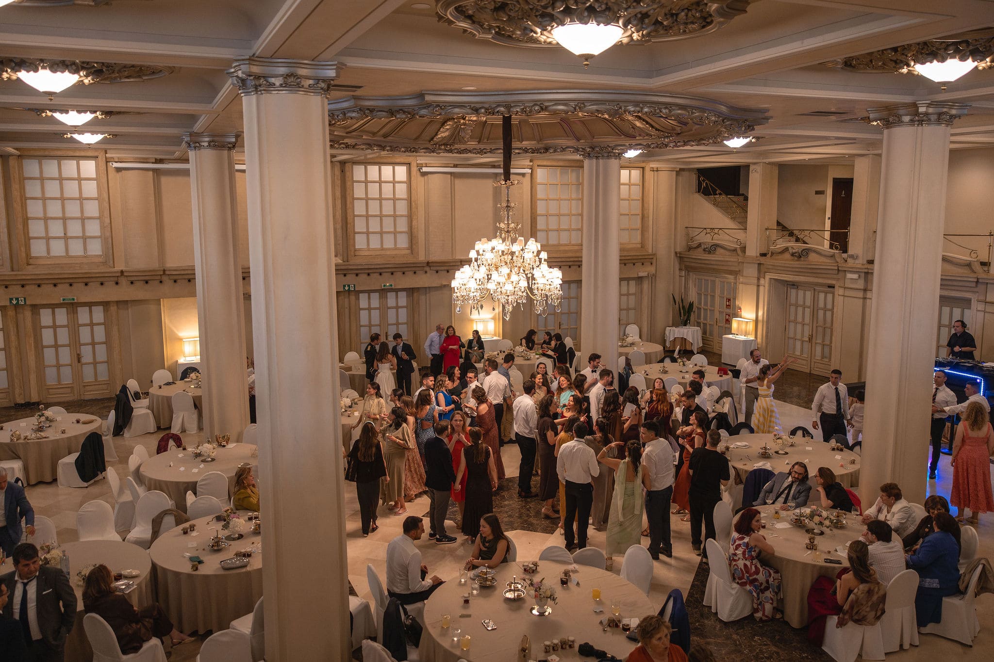Boda en el Hotel Finisterre en A Coruña con vistas a la Marina desde el salón de celebración